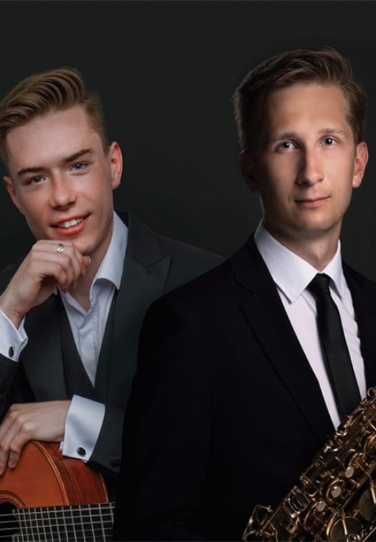 'Muzikālais brančs ar..' A. Raumani (saksofons) un M. Akotu (ģitāra)